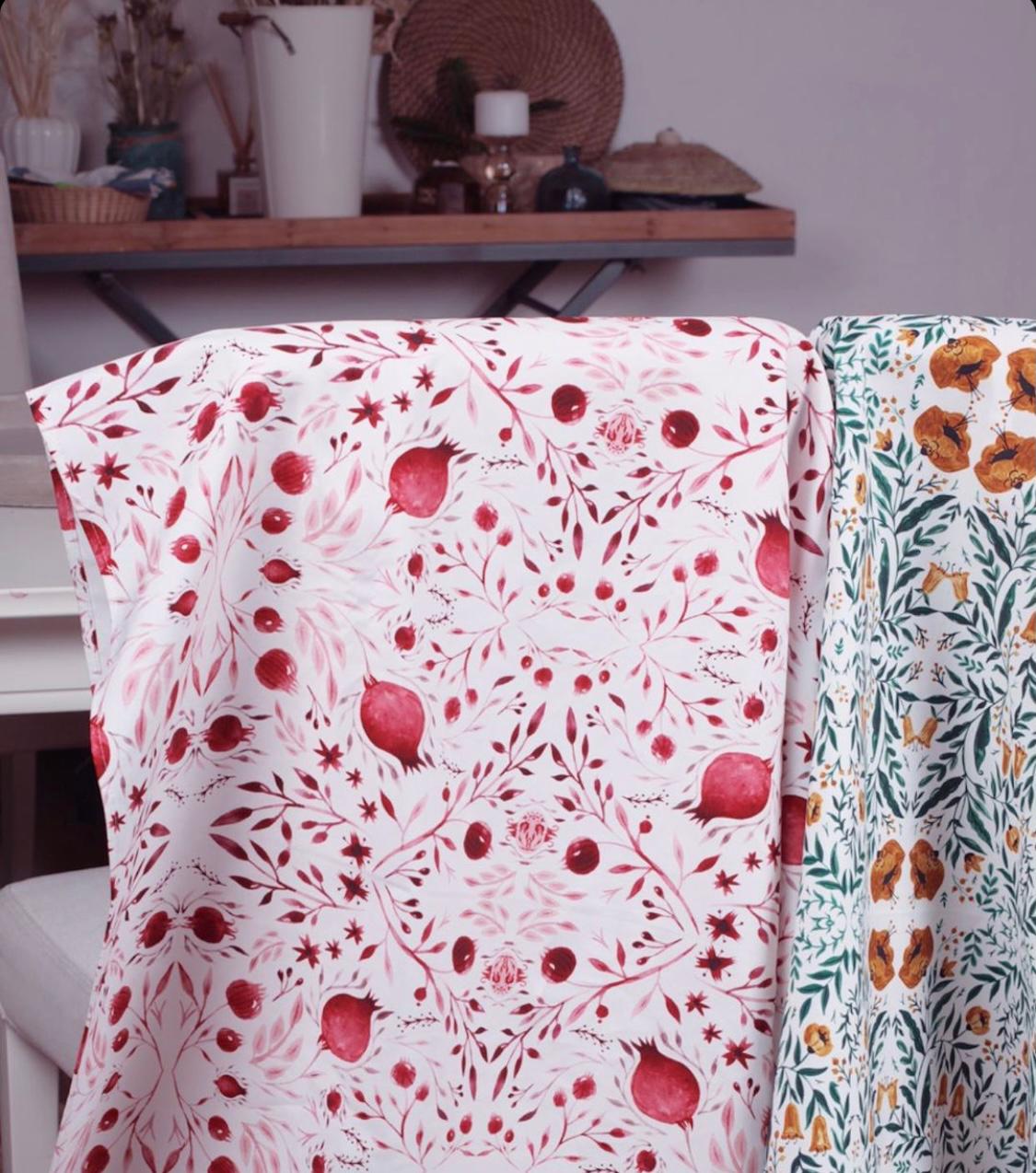 Table cloth - Red pattern