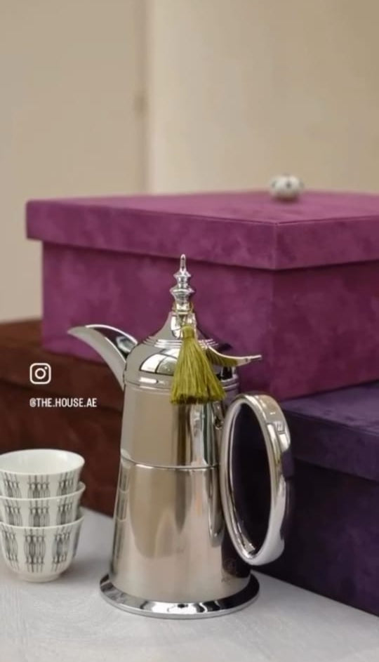 Gift Set (Mini Dallah & 6 Arabic cups)